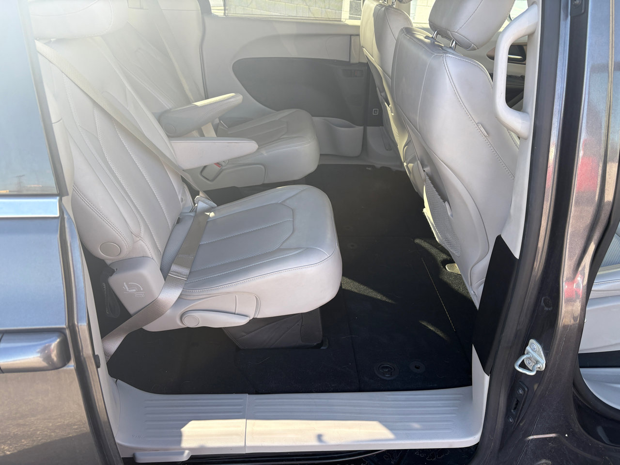 Used 2021 Chrysler Voyager Lxi image 9