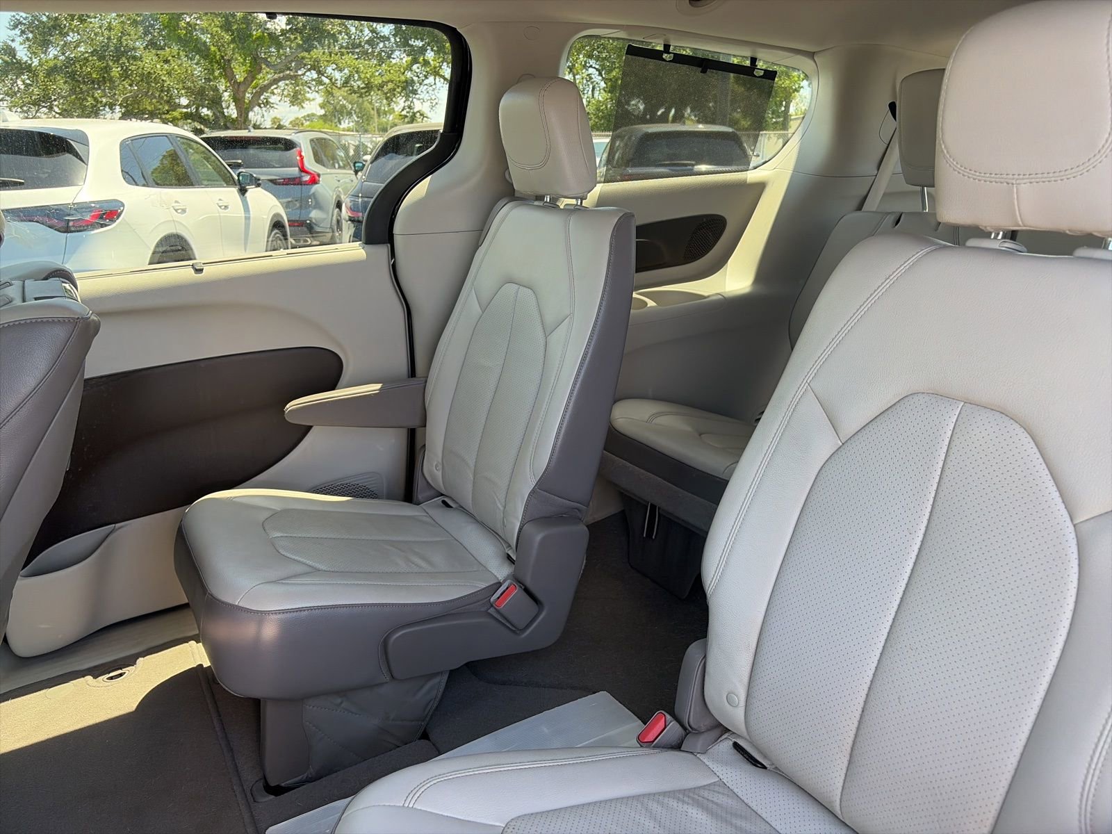 Used 2017 Chrysler Pacifica Touring-L Plus w/ Tire & Wheel Group FWD image 7