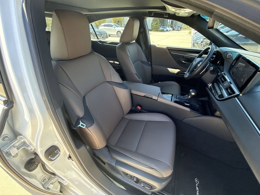 Used 2025 Lexus ES 350 w/ Premium Package image 16