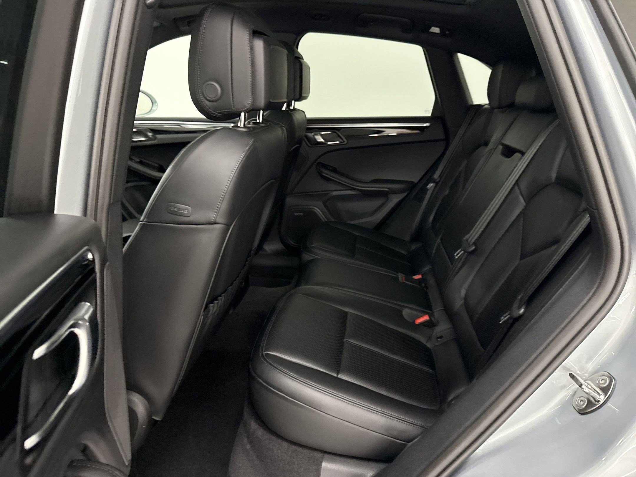 New 2025 Porsche Macan image 13