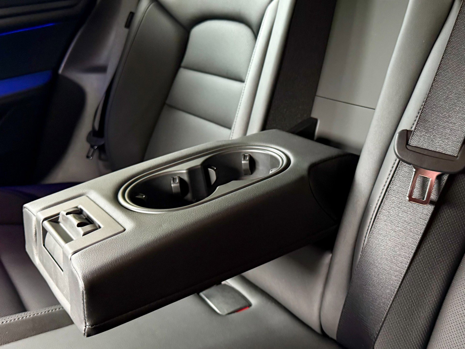 Used 2021 Porsche Taycan RWD image 15