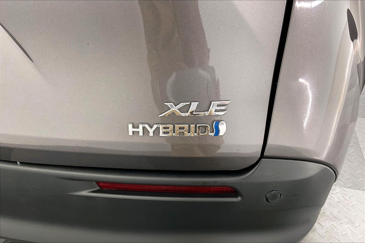 Used 2023 Toyota Sienna XLE FWD image 7