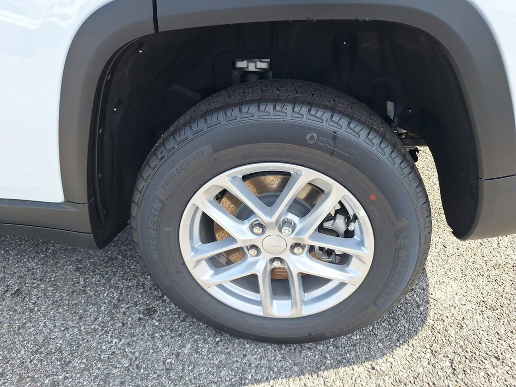 New 2025 Jeep Grand Cherokee L Laredo image 18