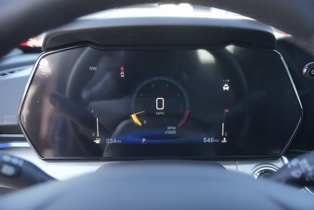 Used 2025 Chevrolet Trax LT w/ Driver Confidence Package image 24