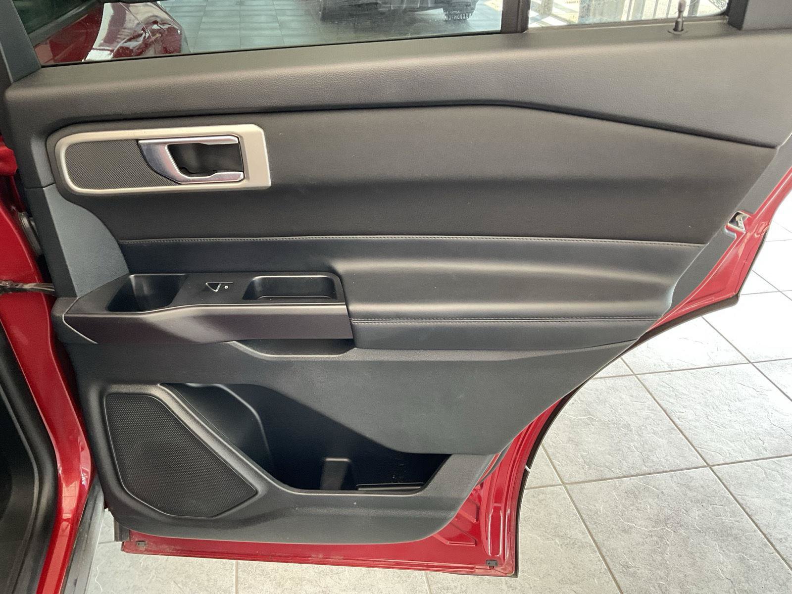 Used 2020 Ford Explorer XLT AWD/4WD image 15