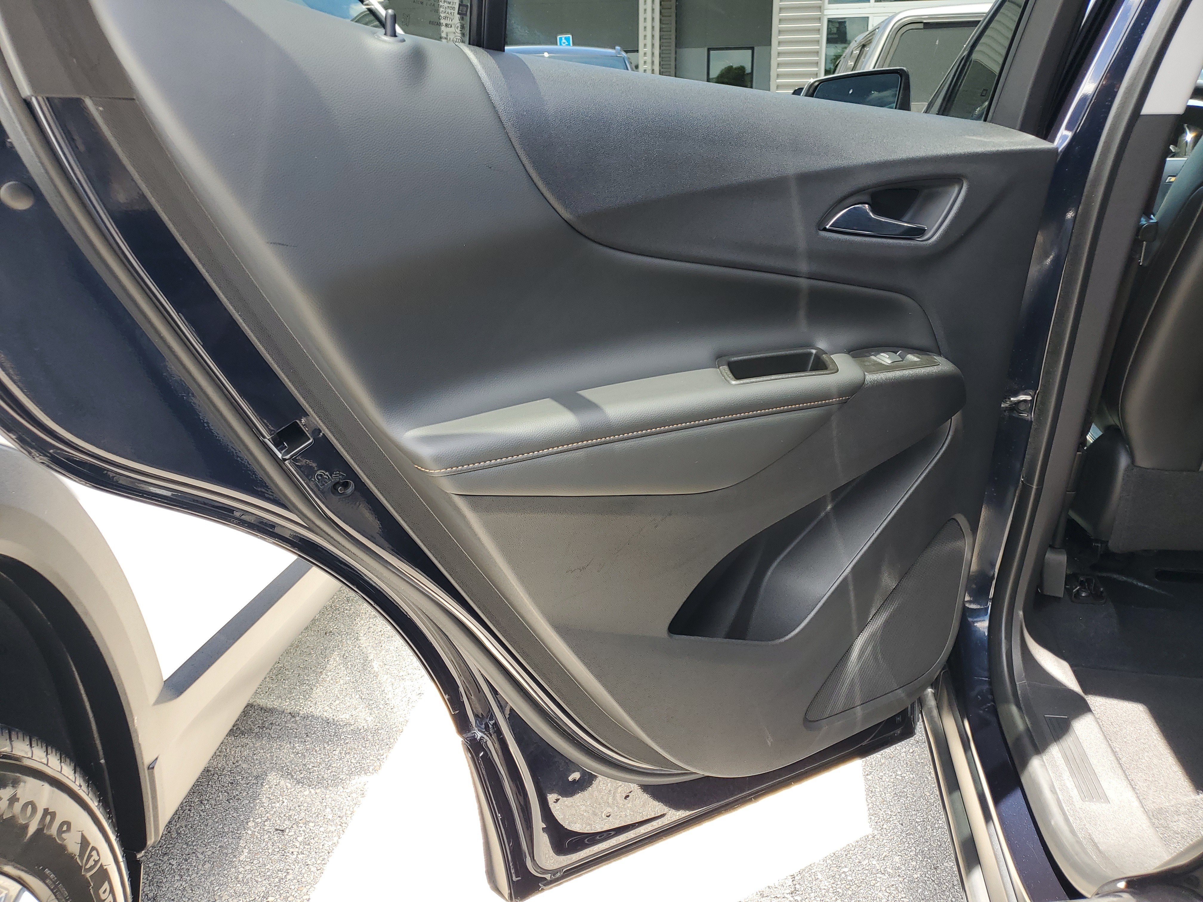 Used 2021 Chevrolet Equinox Premier FWD image 10