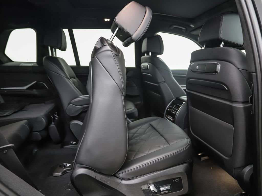 Used 2024 BMW X7 xDrive40i w/ Executive Package image 30