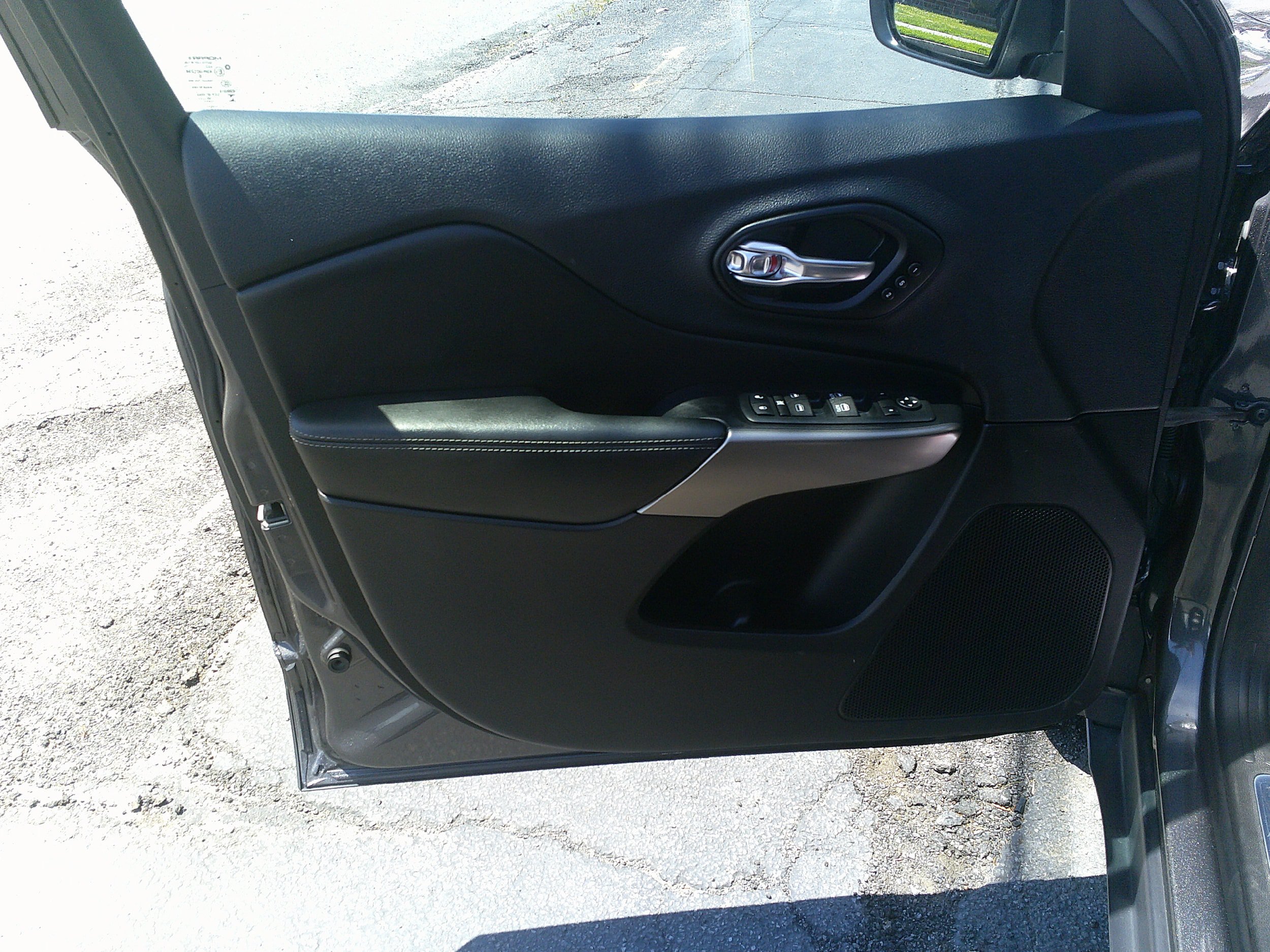 Used 2021 Jeep Cherokee Limited AWD/4WD image 18