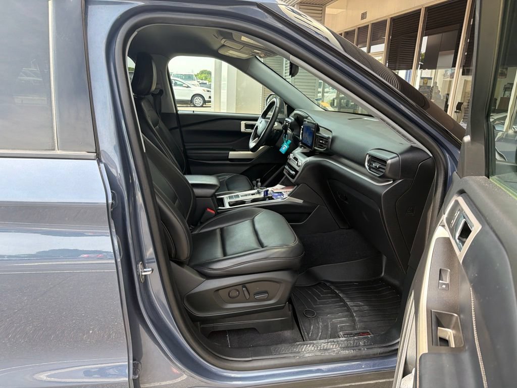 Used 2021 Ford Explorer XLT w/ Equipment Group 202A RWD image 5