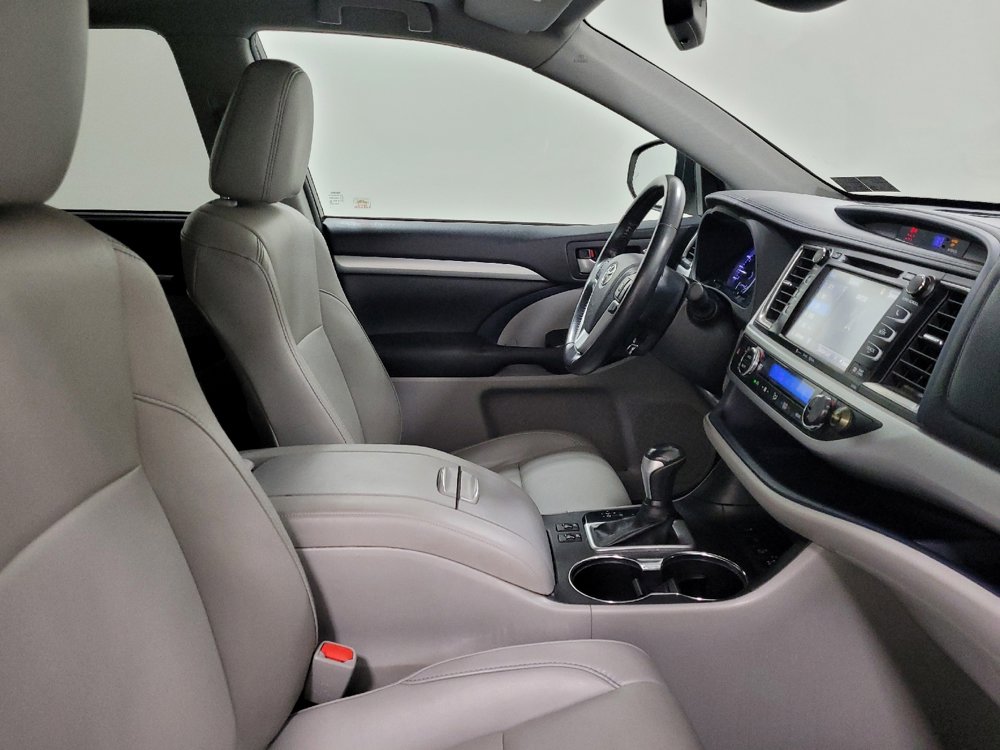 Used 2019 Toyota Highlander XLE image 21