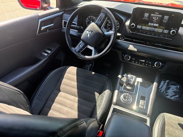 Used 2023 Mitsubishi Outlander SE image 24