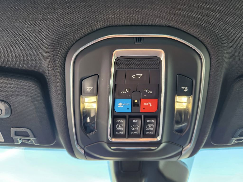 Used 2024 Jeep Grand Cherokee Limited image 28