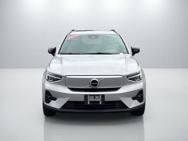 Used 2023 Volvo XC40 Recharge Plus image 2