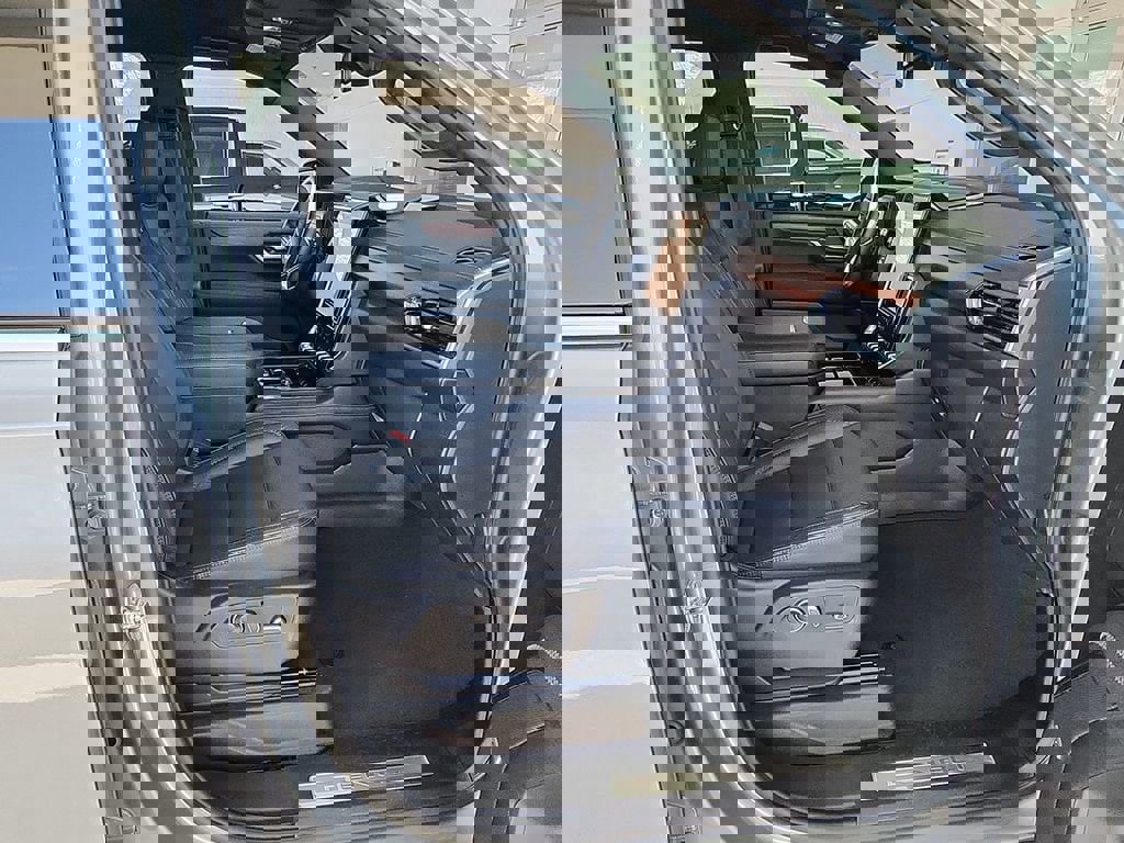 Certified 2025 GMC Yukon Denali image 28