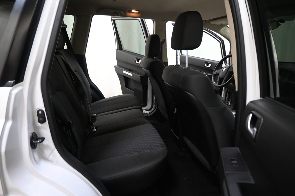 Used 2011 Mitsubishi Endeavor LS AWD/4WD image 11