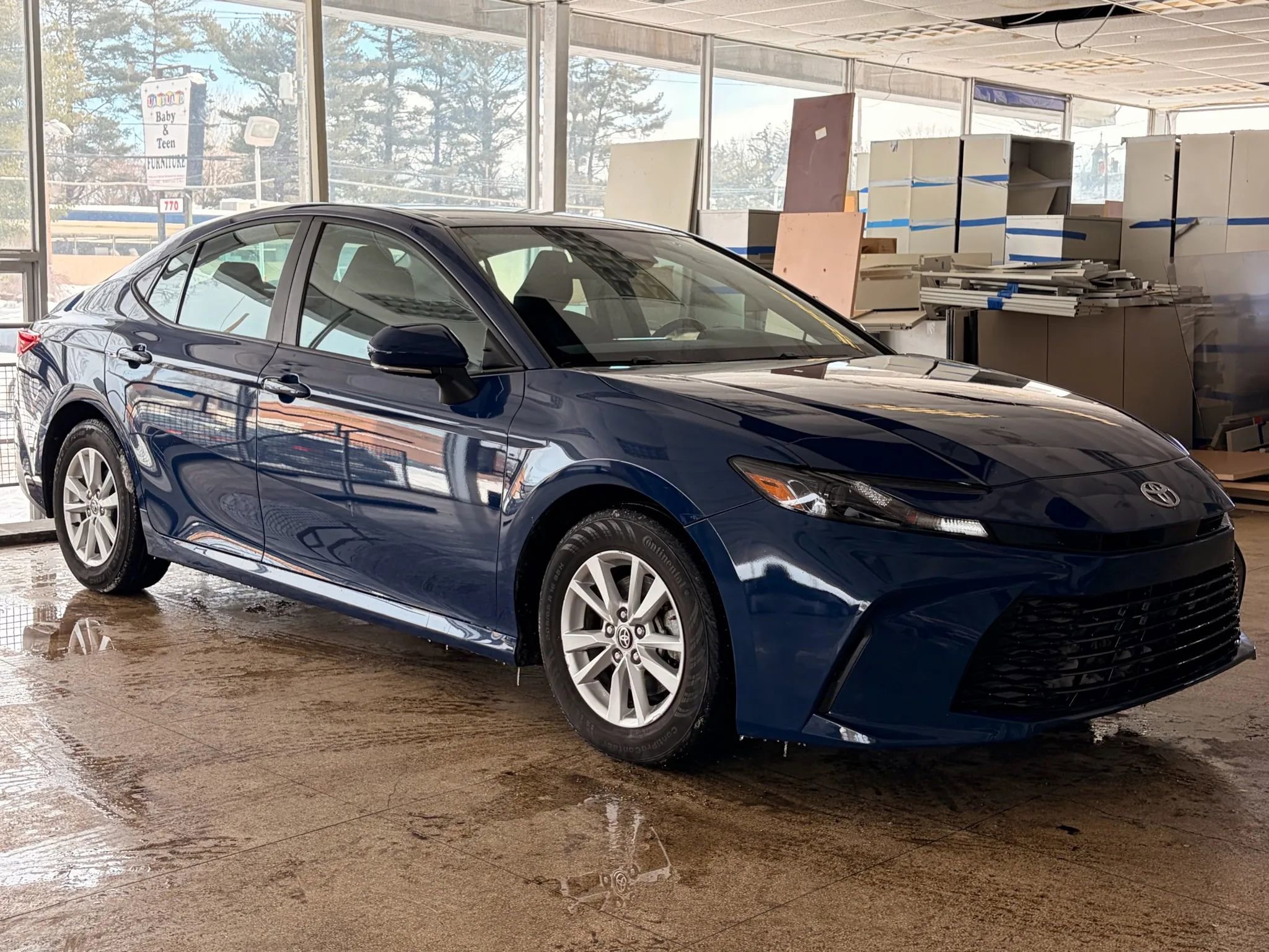 Used 2025 Toyota Camry SE image 6
