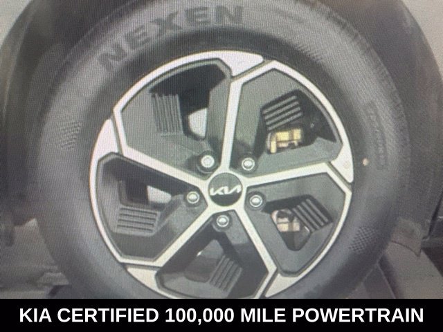 Certified 2024 Kia Niro LX FWD image 9