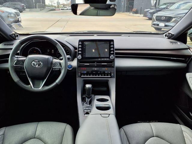 Used 2019 Toyota Avalon Limited image 10