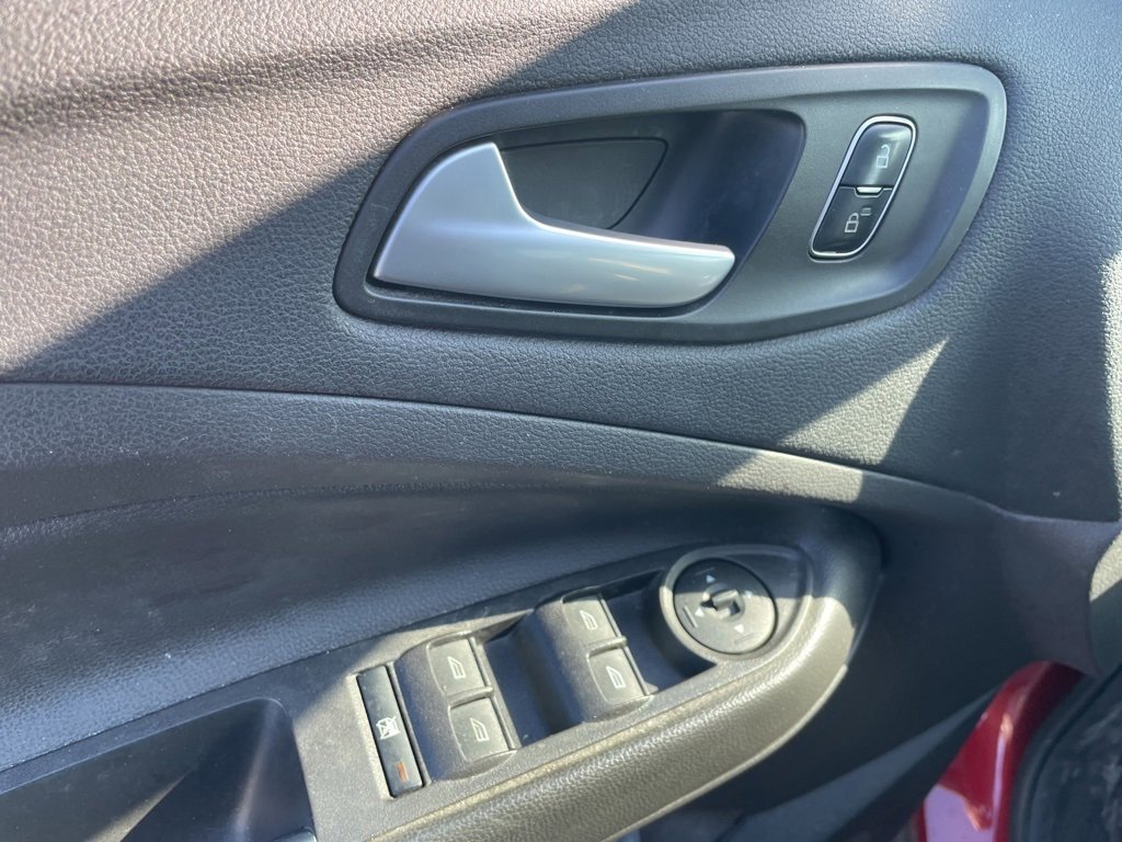 Used 2018 Ford Escape SE w/ SE Sport Appearance Package image 7