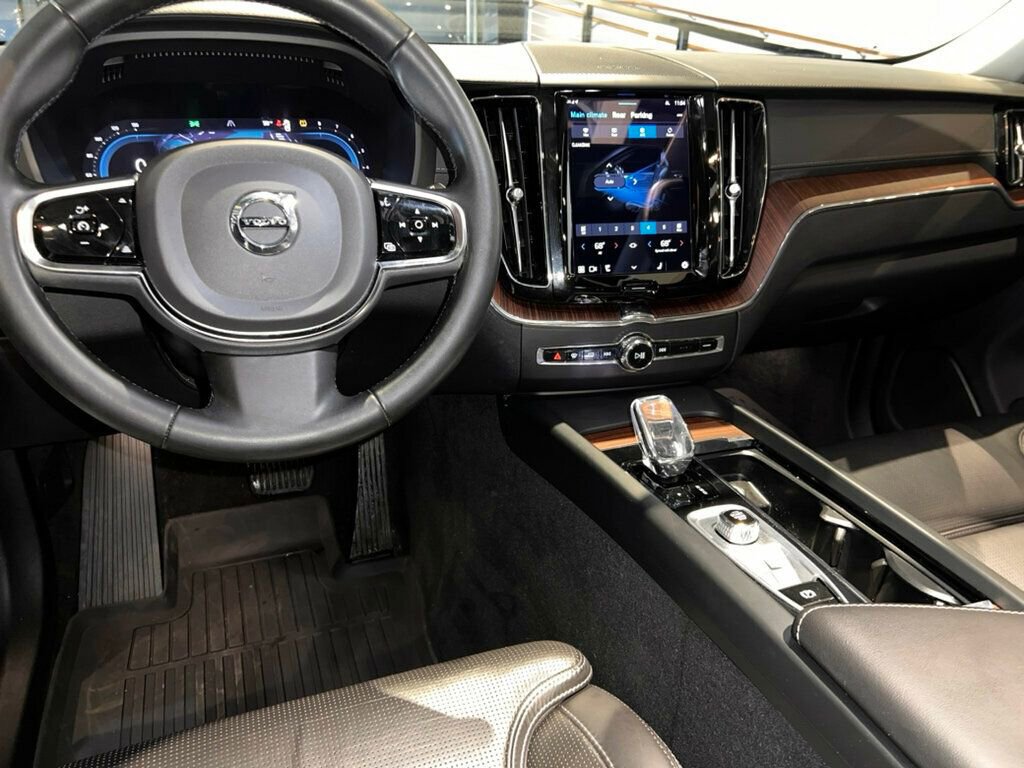 Used 2023 Volvo XC60 B5 Ultimate AWD/4WD image 18