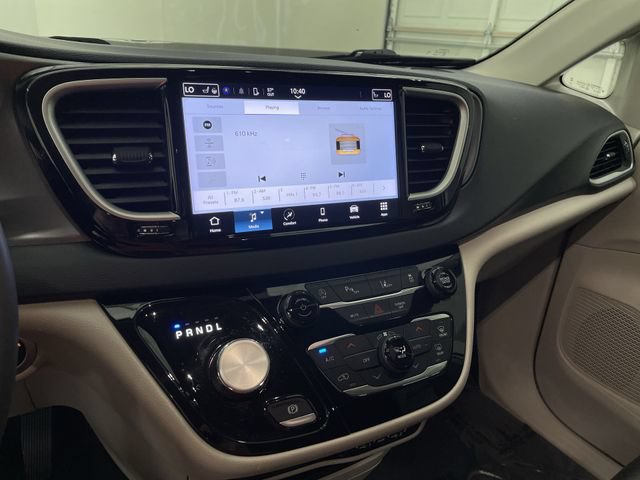 Used 2024 Chrysler Pacifica Touring-L FWD image 25