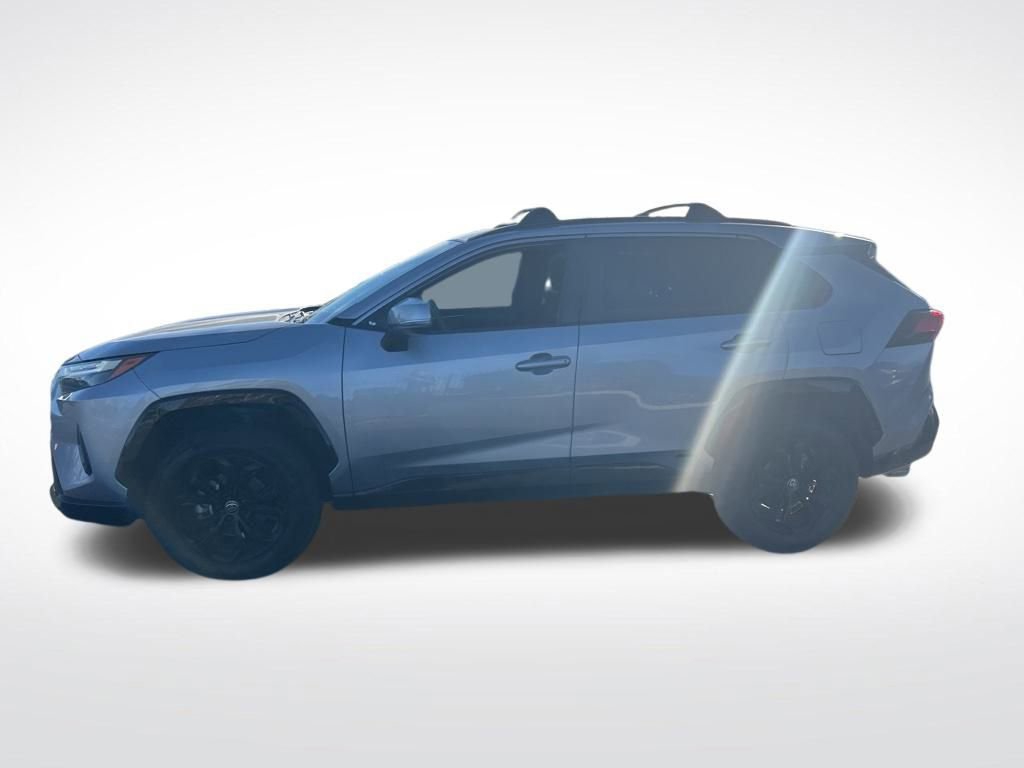 Used 2022 Toyota RAV4 SE image 11