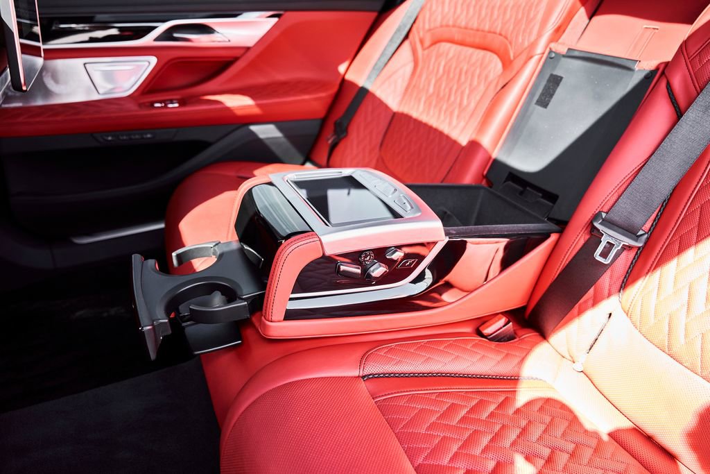 Used 2022 BMW M760i xDrive w/ Luxury Rear Seating Package image 54