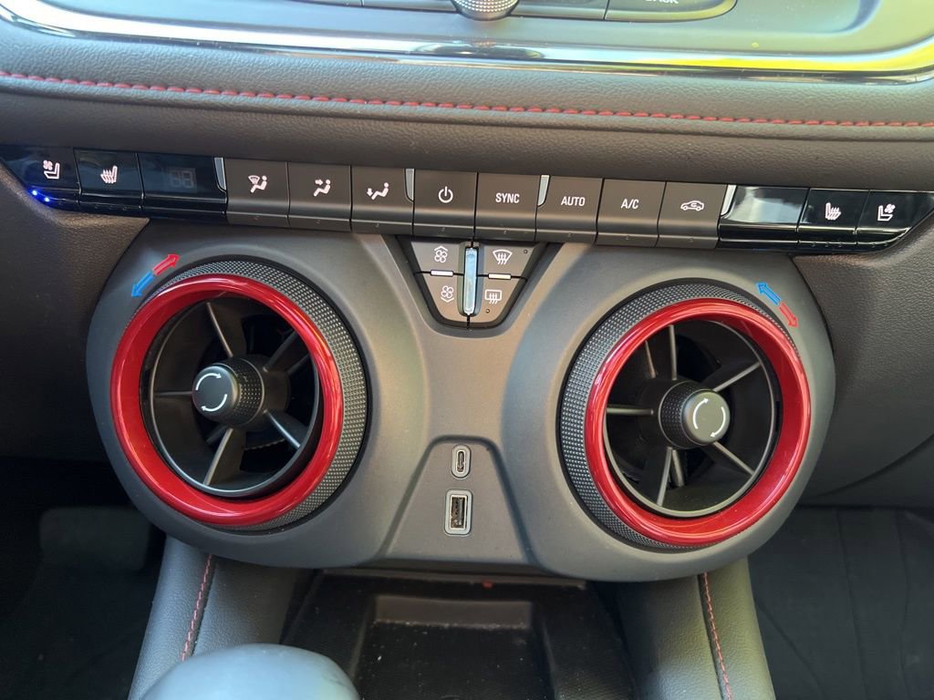 Certified 2025 Chevrolet Blazer RS w/ Driver Confidence II Package image 32