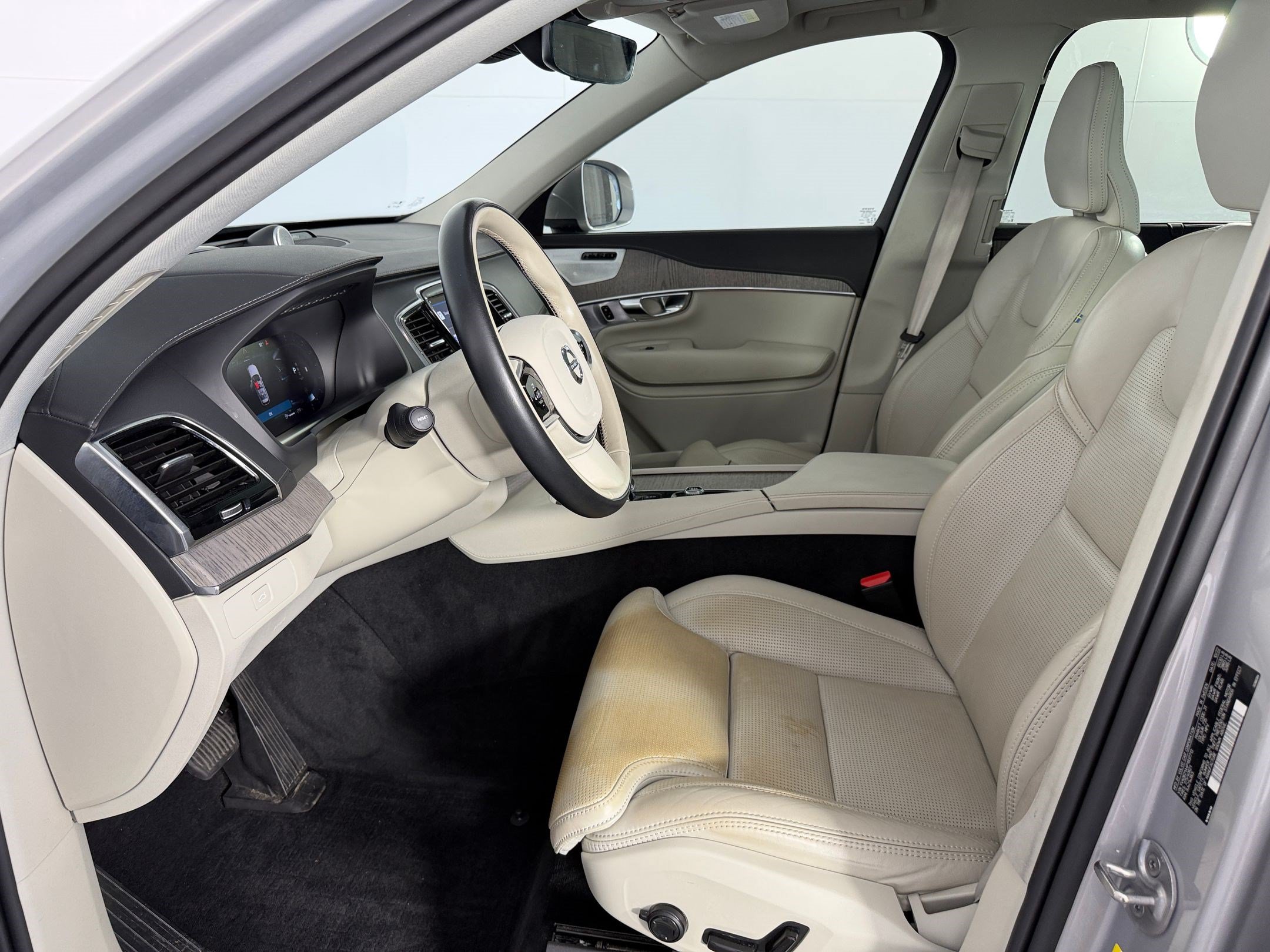 Used 2023 Volvo XC90 B6 Ultimate w/ Protection Package Premier AWD/4WD image 5