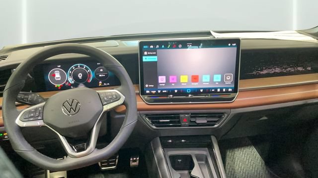 New 2026 Volkswagen Tiguan SEL R-Line AWD/4WD image 10