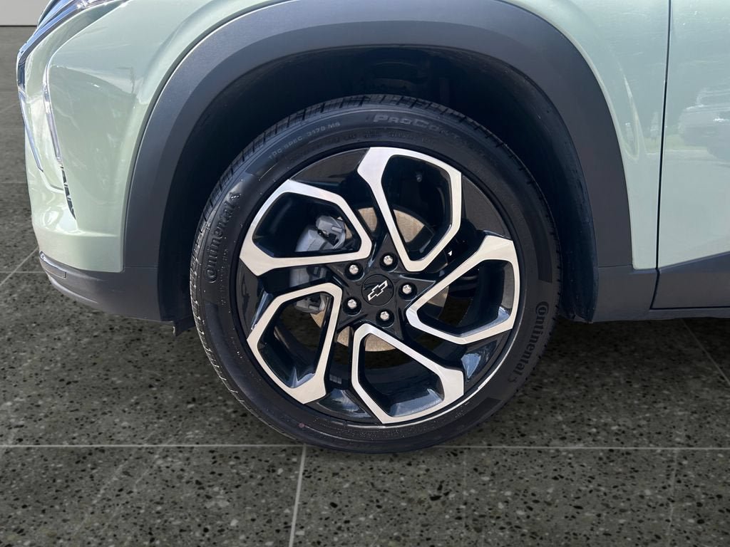Used 2024 Chevrolet Trax RS w/ Sunroof Package FWD image 4