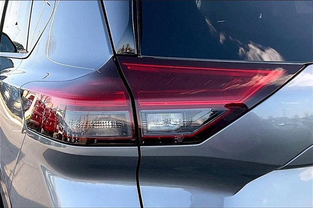 Certified 2025 Nissan Rogue Platinum w/ Platinum Premium Package image 28