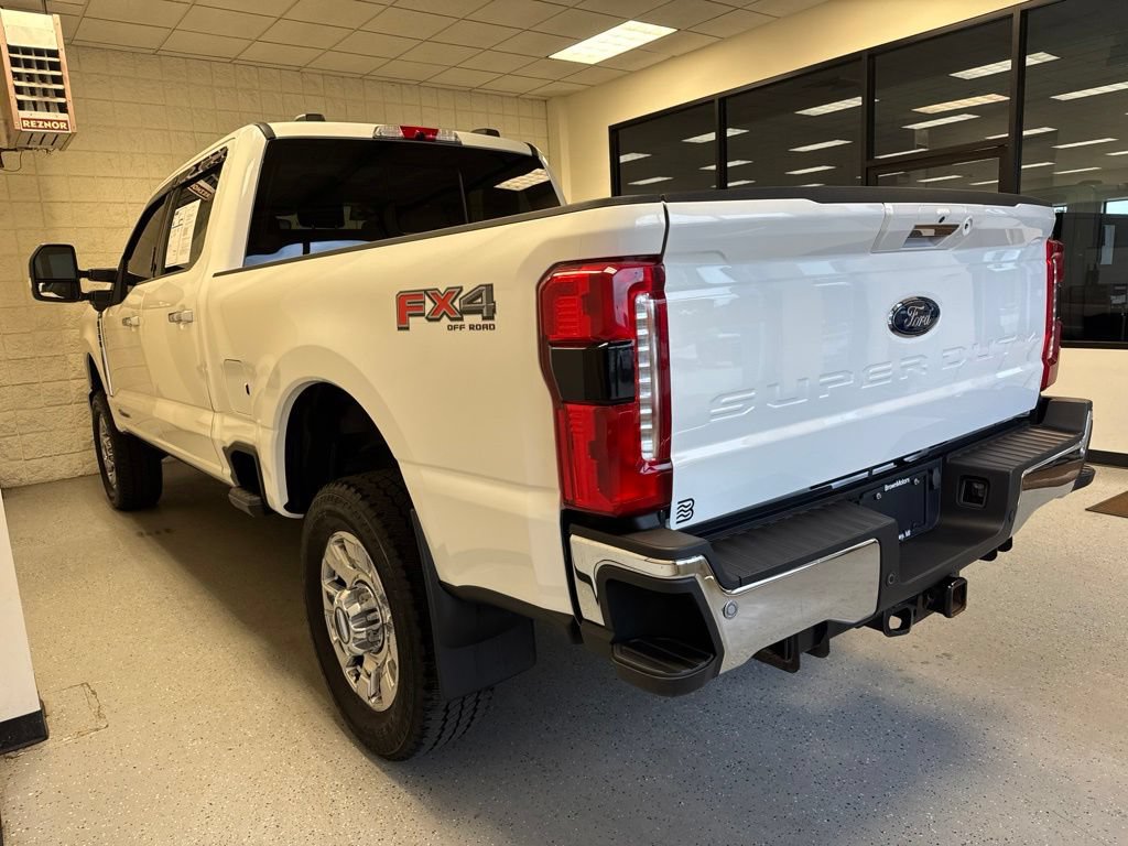 Used 2023 Ford F350 Lariat w/ Lariat Ultimate Package AWD/4WD image 3
