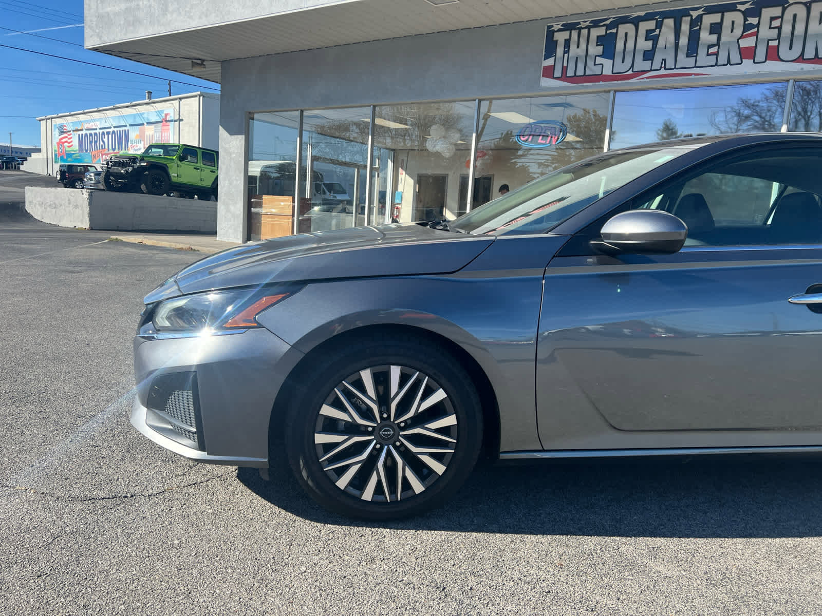 Used 2023 Nissan Altima 2.5 SV image 2