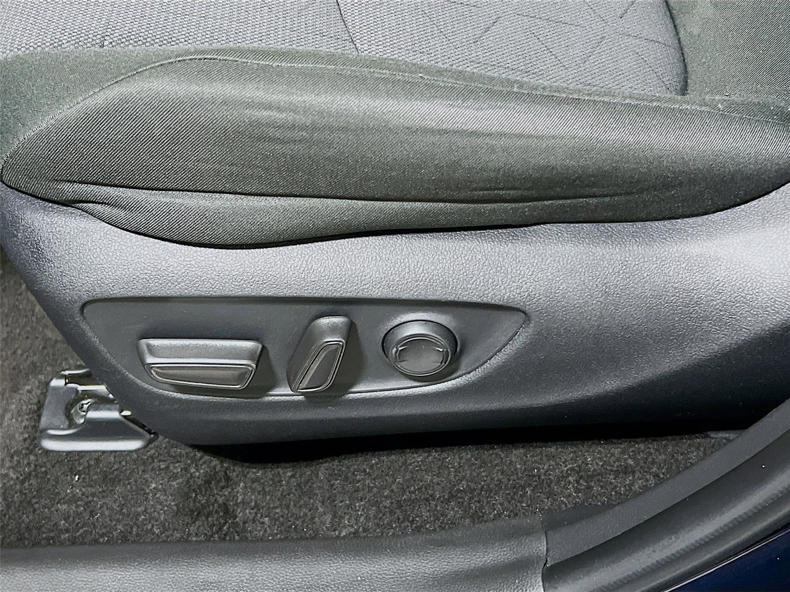 Used 2025 Toyota RAV4 XLE image 19