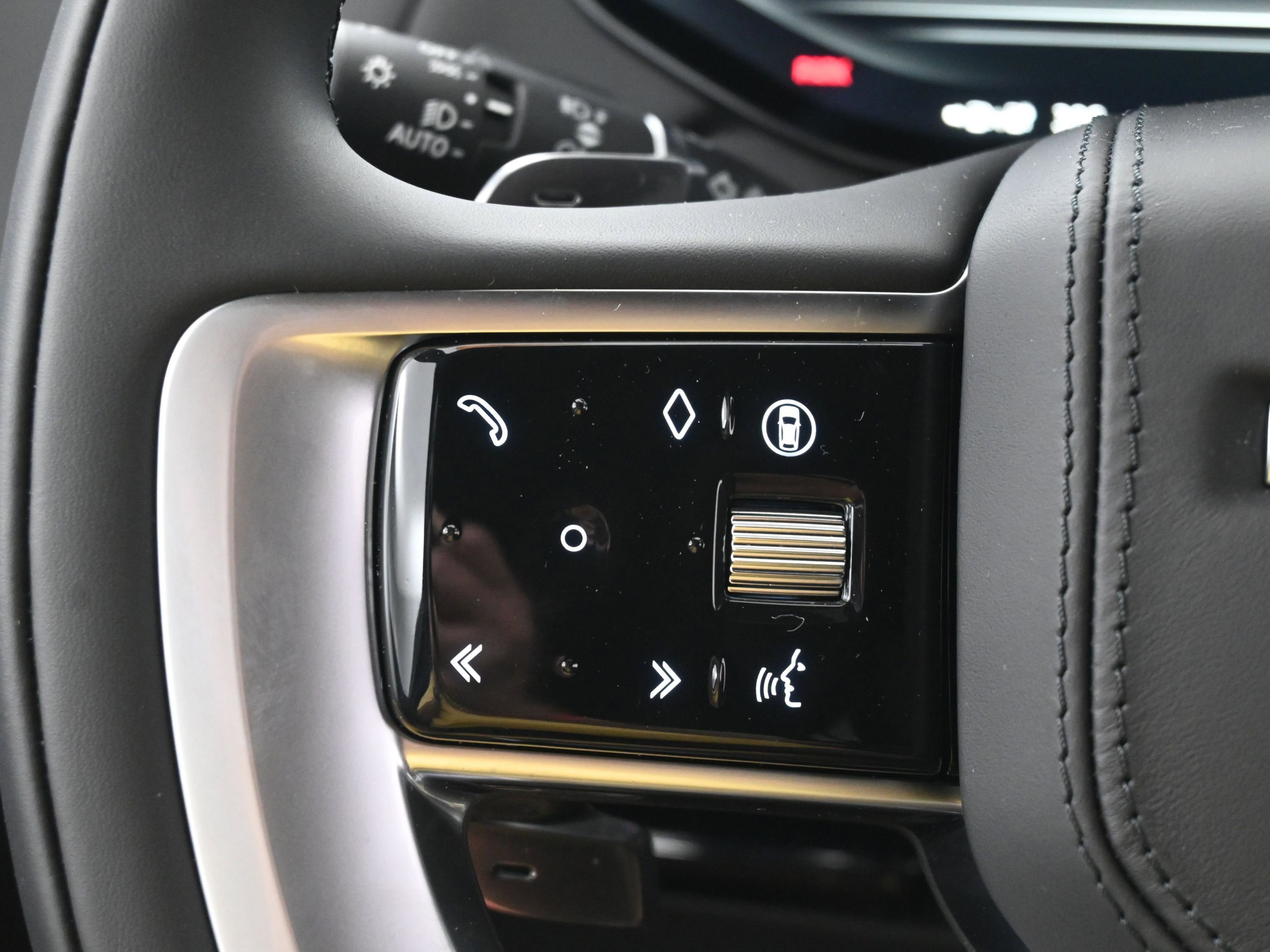 New 2025 Land Rover Range Rover SE image 17