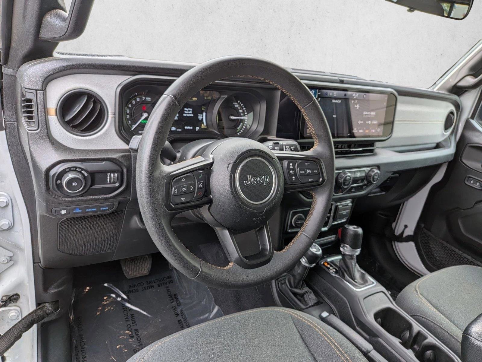 Used 2024 Jeep Wrangler Unlimited AWD/4WD image 10