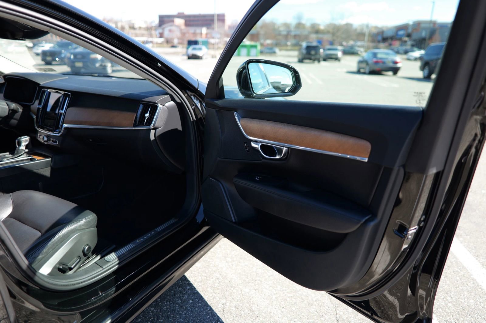 Used 2021 Volvo S90 T6 Momentum image 30