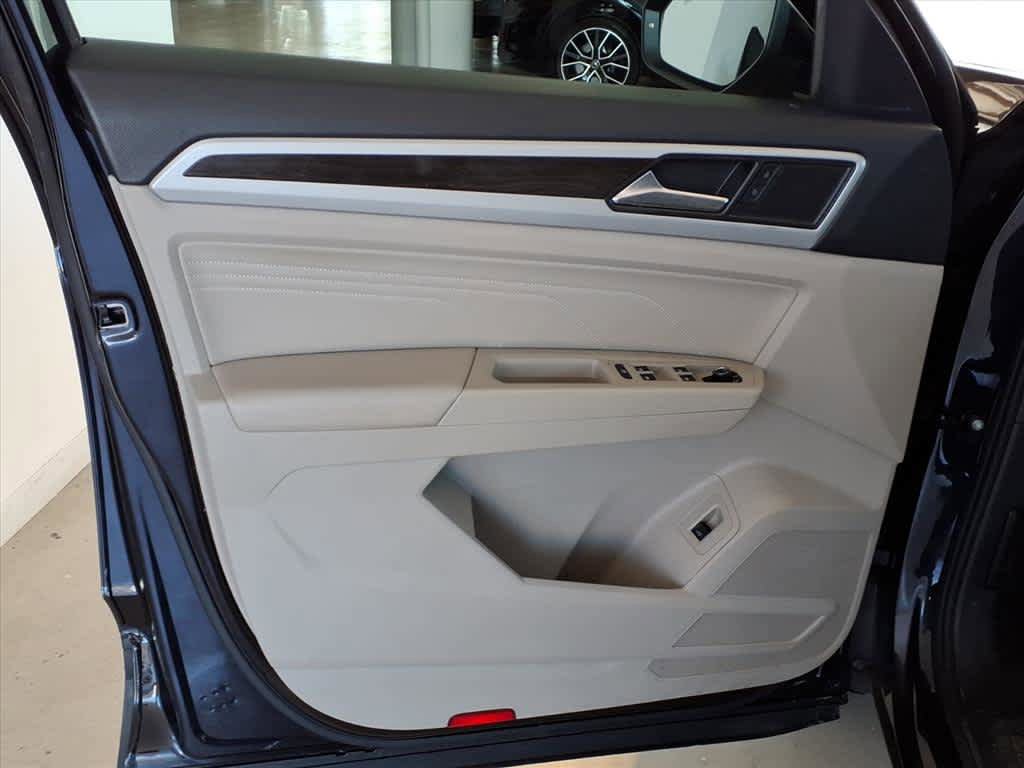 Used 2022 Volkswagen Atlas SE w/ Panoramic Sunroof Package AWD/4WD image 10