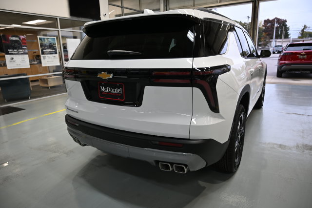 New 2027 Chevrolet Traverse LT w/ LPO, Floor Liner Package FWD image 5