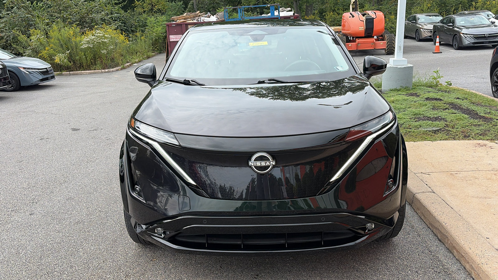 Used 2023 Nissan Ariya AWD image 2