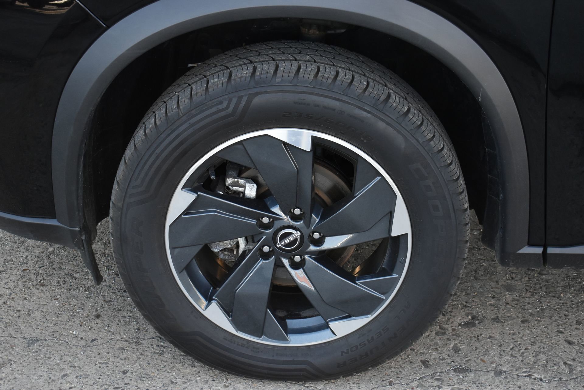 Used 2025 Nissan Rogue SV AWD/4WD image 11