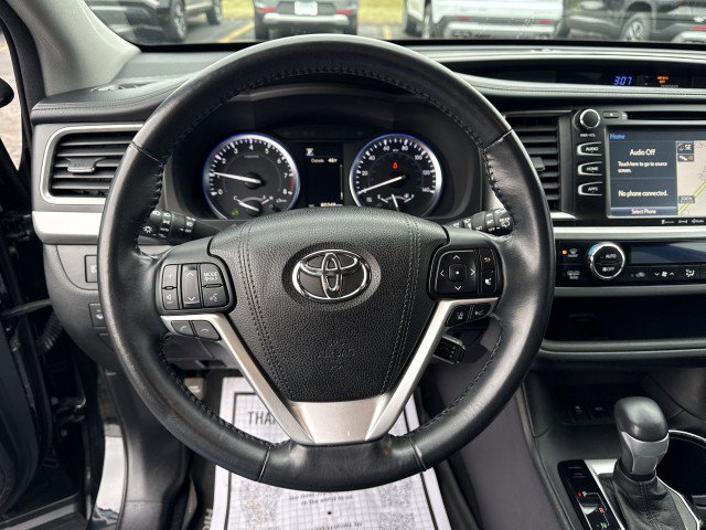 Used 2017 Toyota Highlander SE image 11