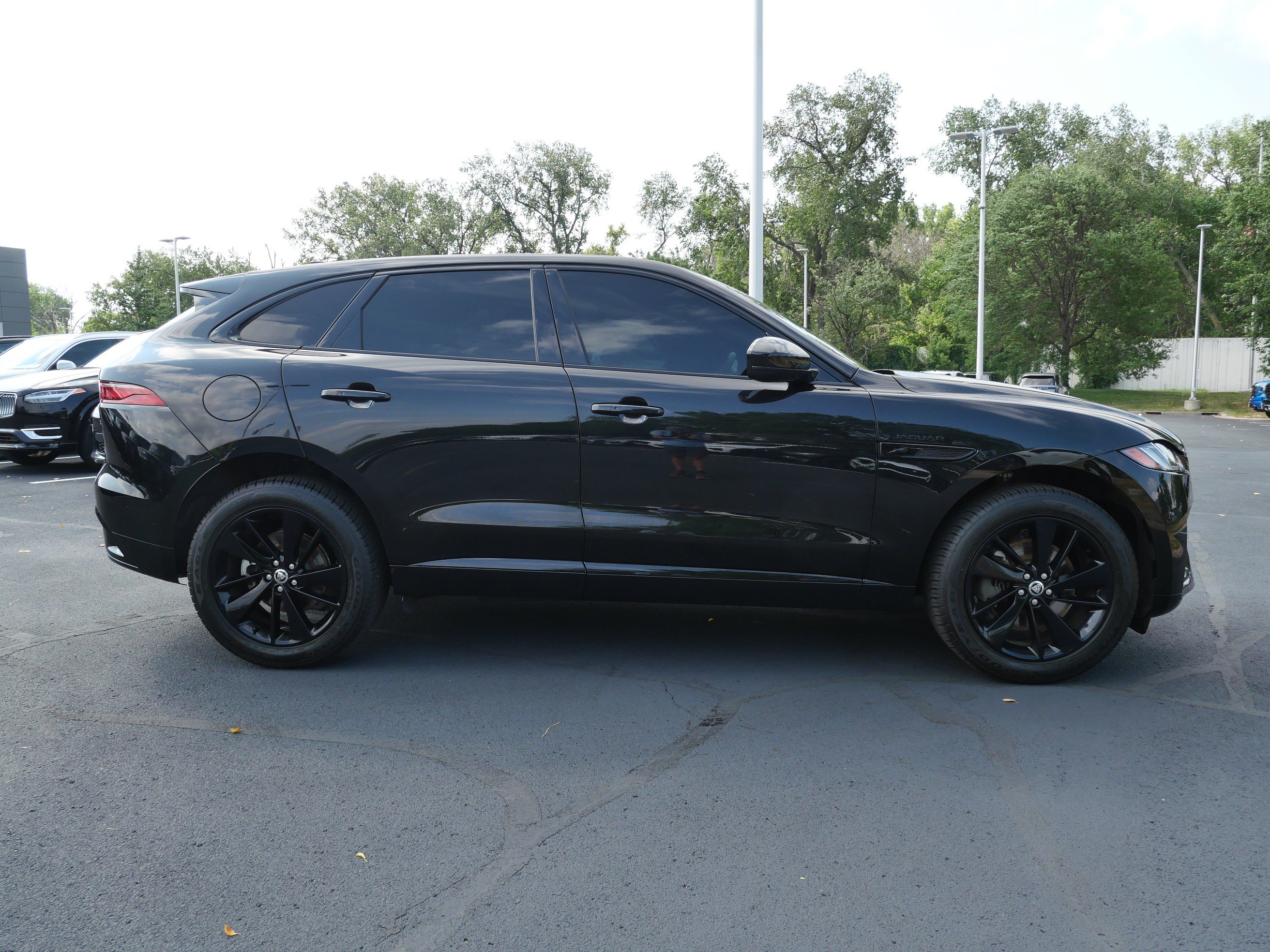Certified 2025 Jaguar F-PACE R-Dynamic S AWD/4WD image 6