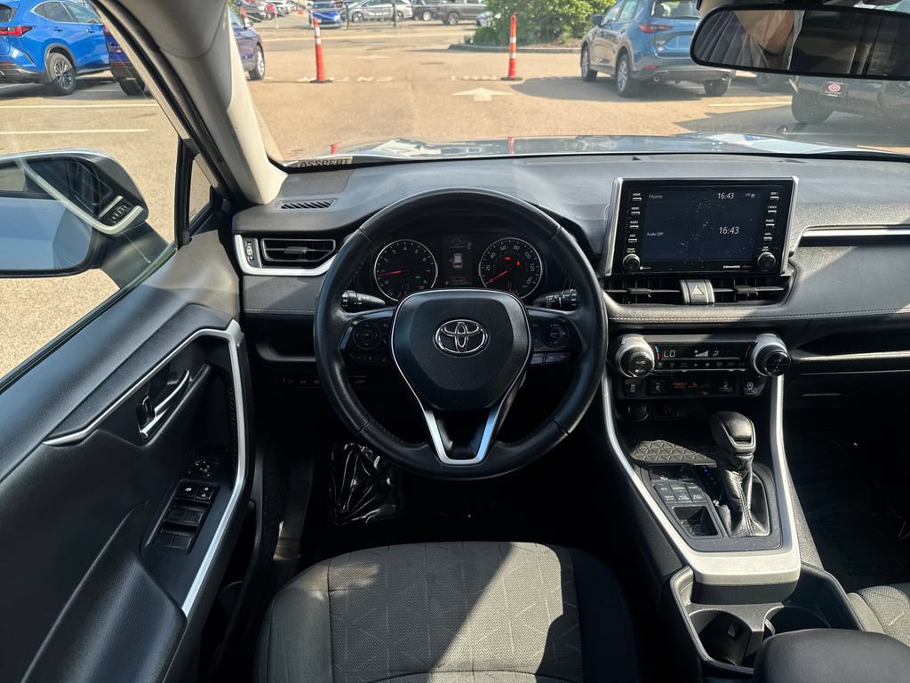 Used 2020 Toyota RAV4 XLE w/ Convenience Package AWD/4WD image 11