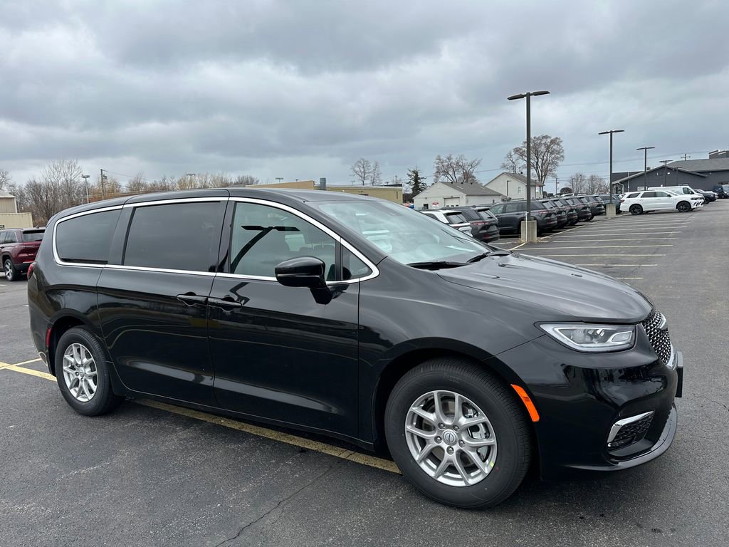 New 2026 Chrysler Pacifica Select