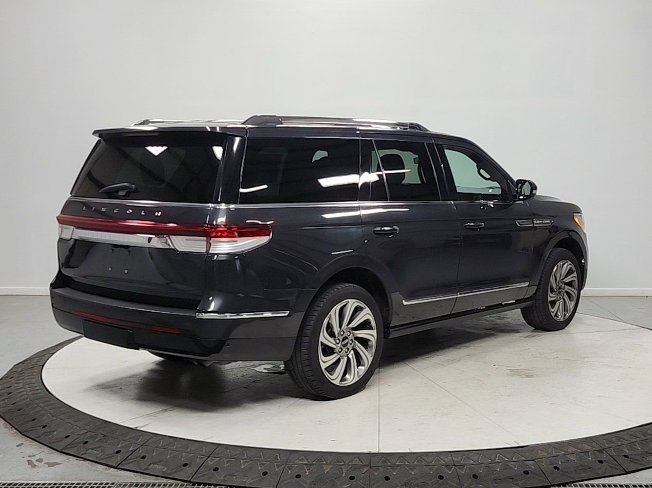Used 2023 Lincoln Navigator Reserve image 7