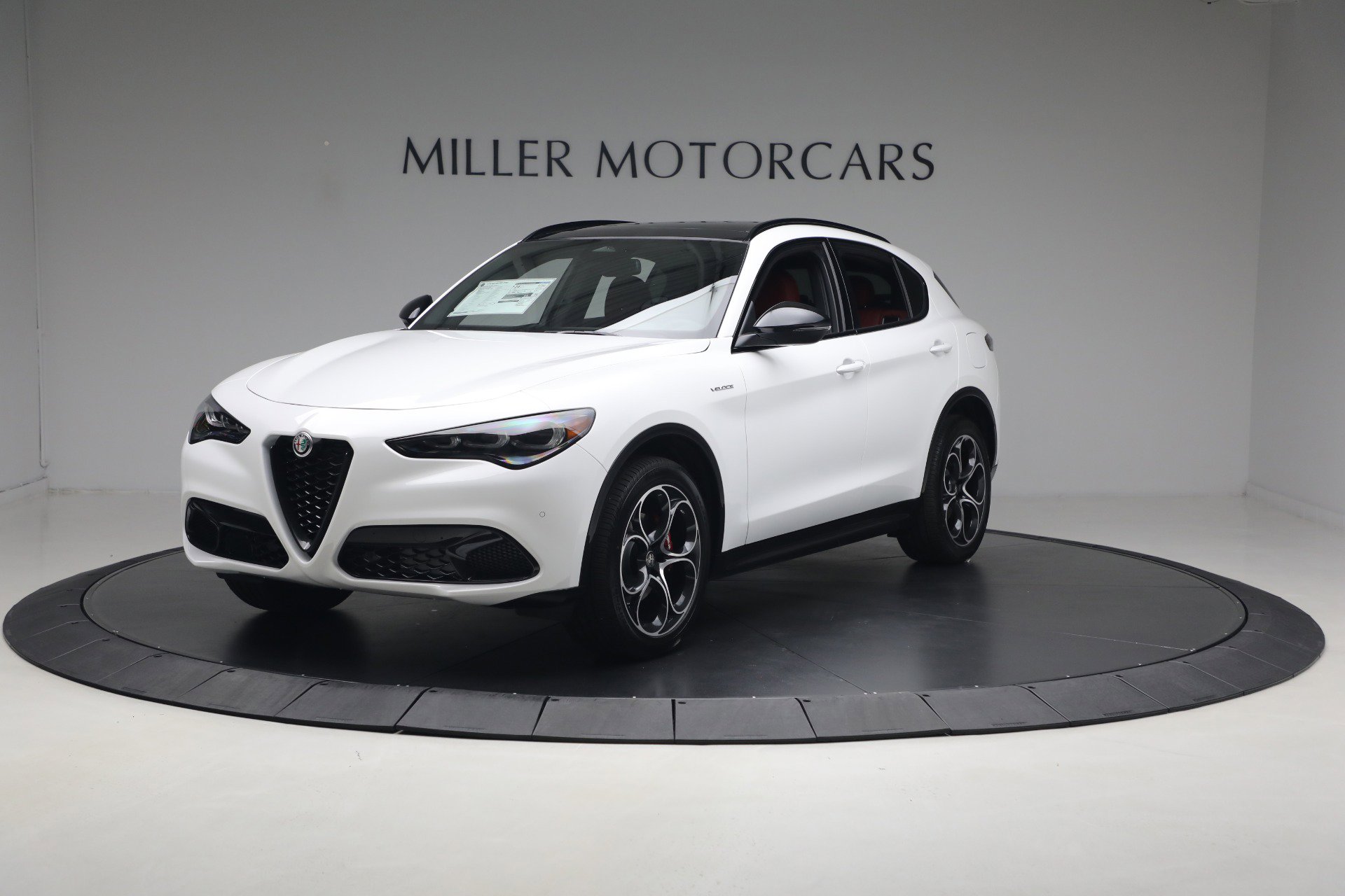 New 2026 Alfa Romeo Stelvio Sprint AWD/4WD image 2
