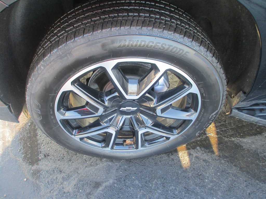 Certified 2024 Chevrolet Suburban RST w/ Sport Performance Package image 13