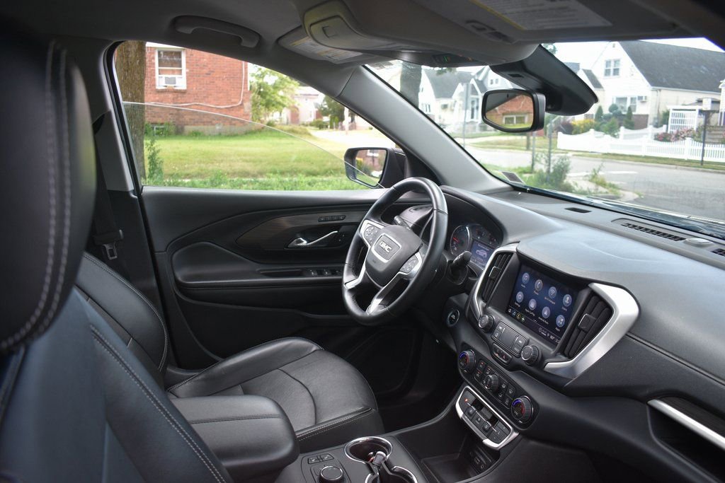 Used 2023 GMC Terrain SLT image 21
